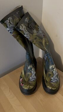 Tommy Bahama Floral Patterned Rain Boots